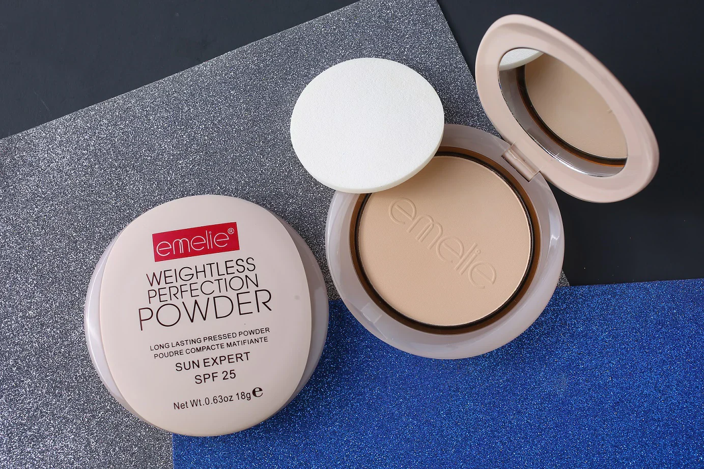 Emelie Weightless Perfect Compact Powder - Image 3