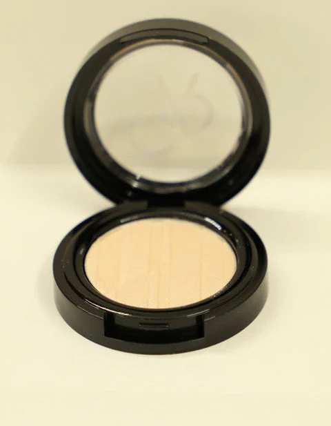 Golden Rose Silky Touch Pearl Eyeshadow - Image 2